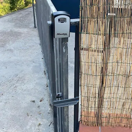 Semesterbostad Hide By The Sea